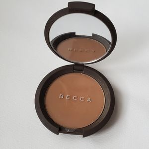 Becca Multi-Tasking Perfecting Powder in Warm Honey